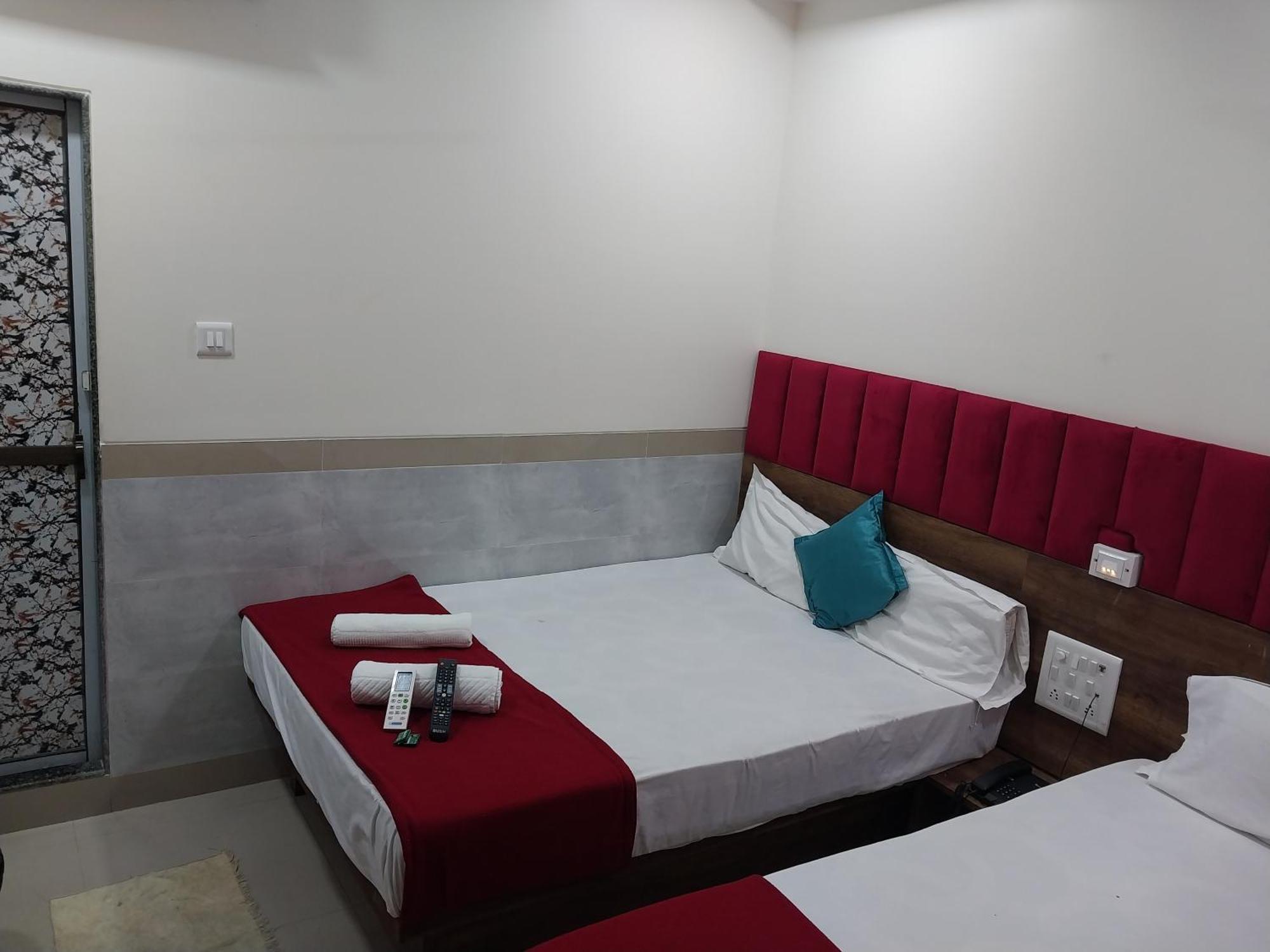 Hotel New Balaji Residency Mumbai Exterior photo